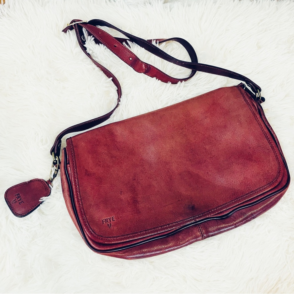 Frye | vintage leather cranberry crossbody purse